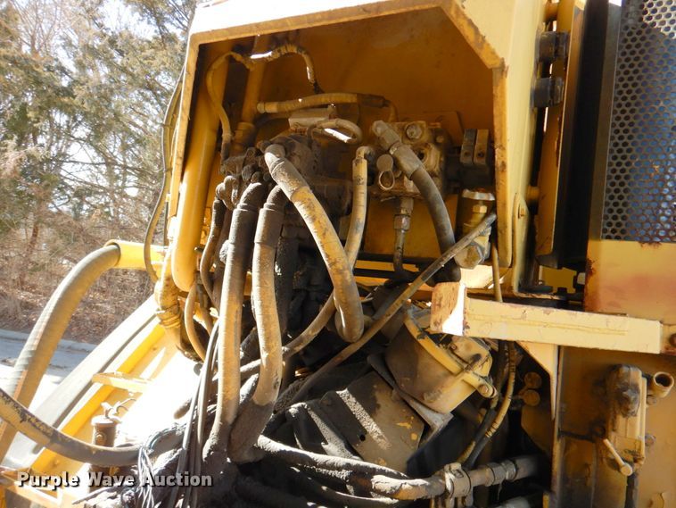 image for item DN1249 1988 Caterpillar D250B  water wagon