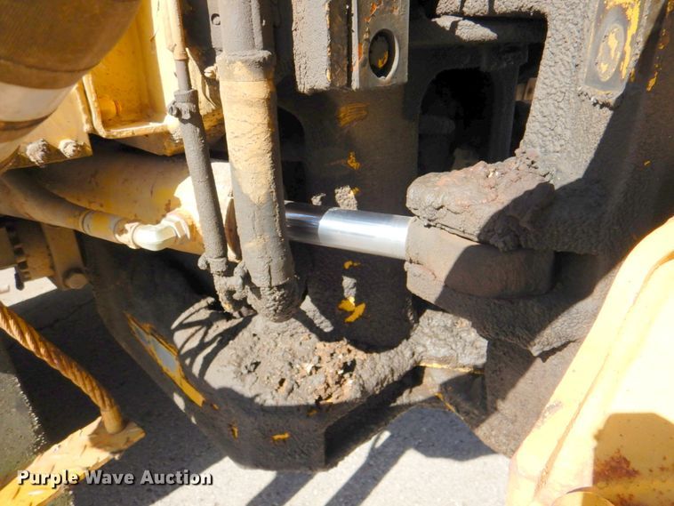 image for item DN1249 1988 Caterpillar D250B  water wagon