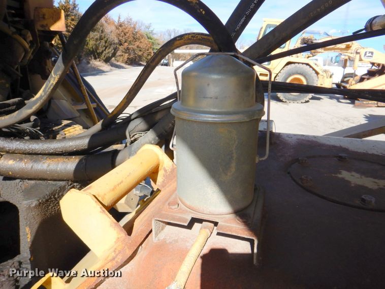 image for item DN1249 1988 Caterpillar D250B  water wagon