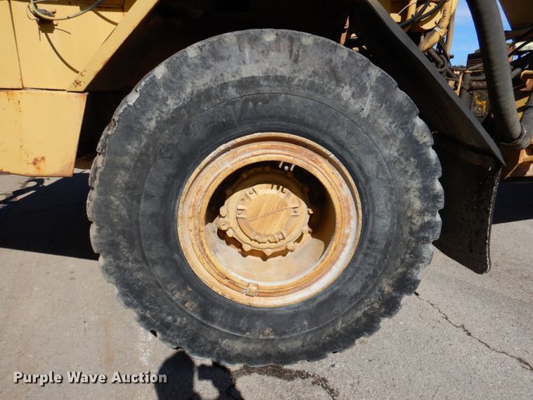 image for item DN1249 1988 Caterpillar D250B  water wagon