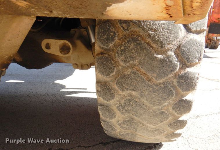 image for item DN1249 1988 Caterpillar D250B  water wagon