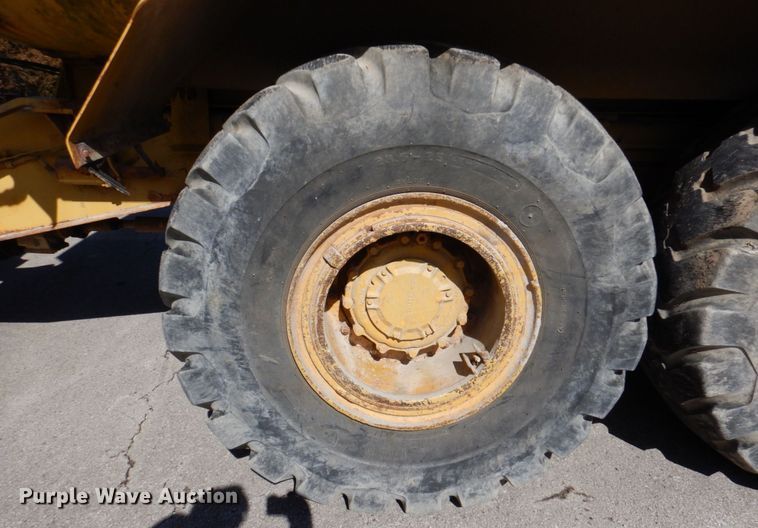 image for item DN1249 1988 Caterpillar D250B  water wagon