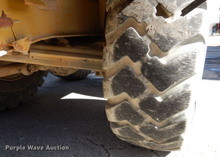 image for item DN1249 1988 Caterpillar D250B  water wagon