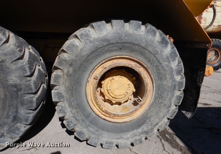 image for item DN1249 1988 Caterpillar D250B  water wagon