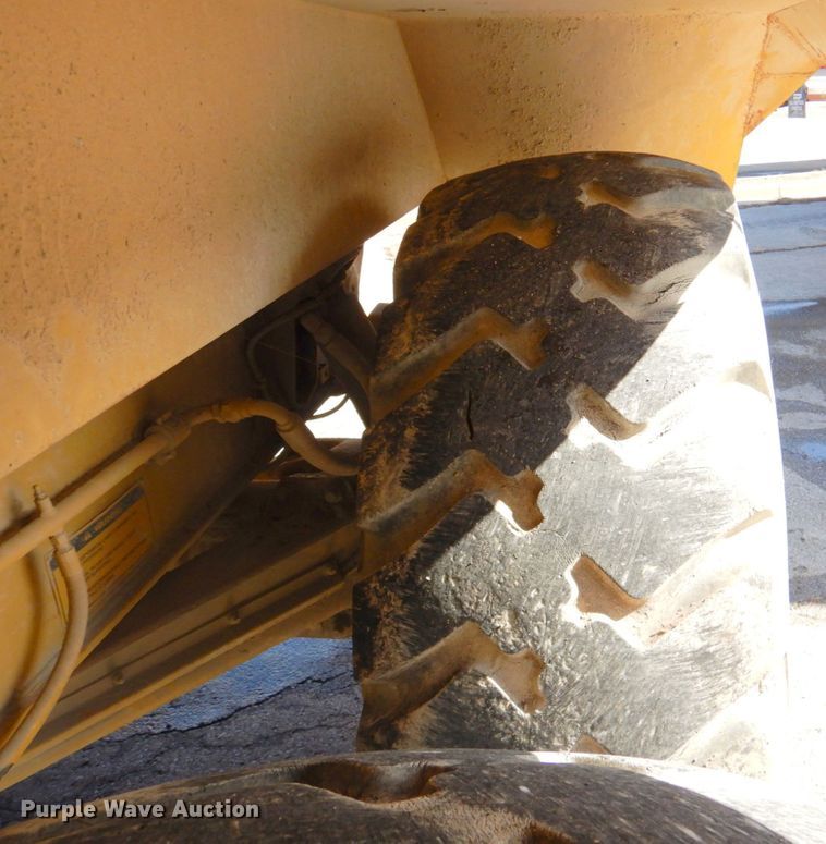 image for item DN1249 1988 Caterpillar D250B  water wagon