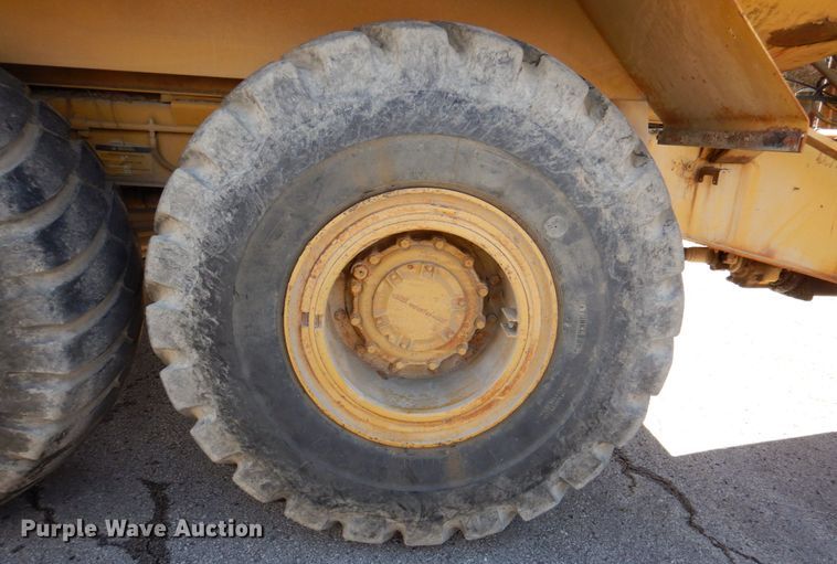 image for item DN1249 1988 Caterpillar D250B  water wagon