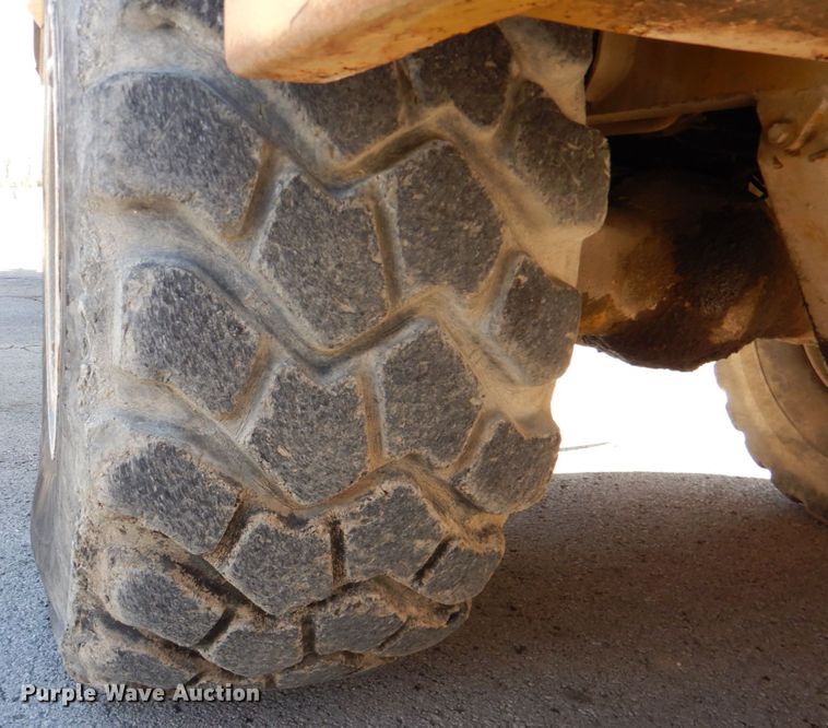 image for item DN1249 1988 Caterpillar D250B  water wagon