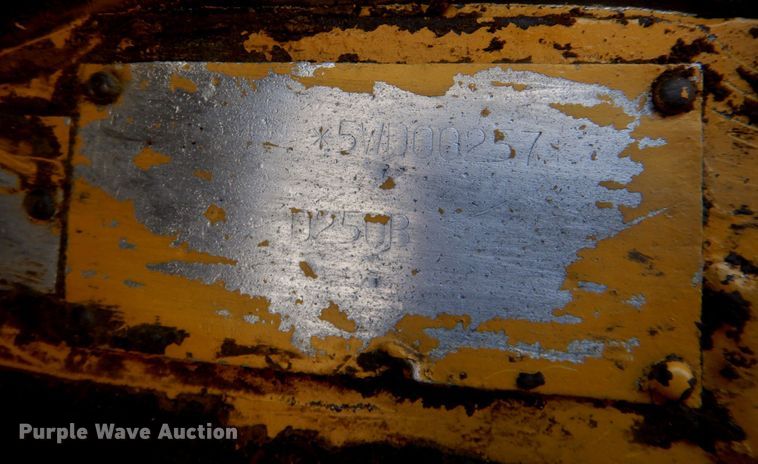 image for item DN1249 1988 Caterpillar D250B  water wagon