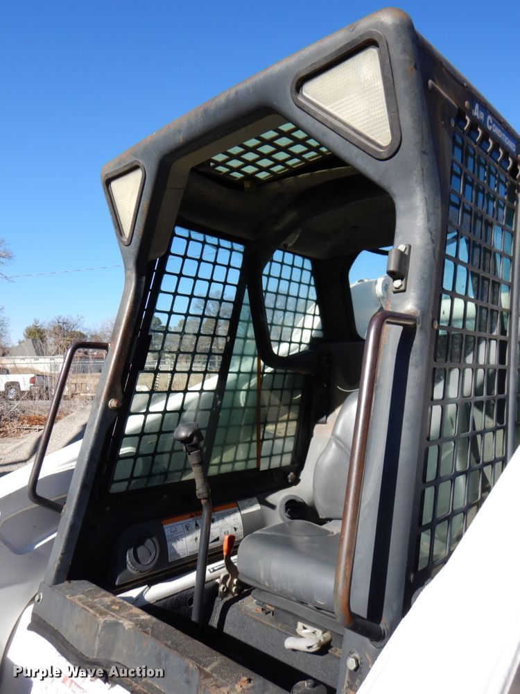 image for item DN1270 2006 Bobcat S250  skid steer loader