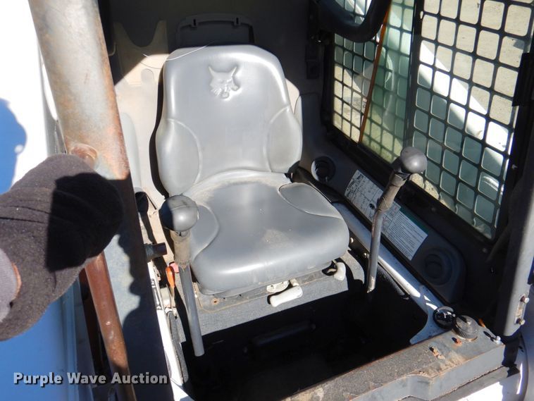 image for item DN1270 2006 Bobcat S250  skid steer loader