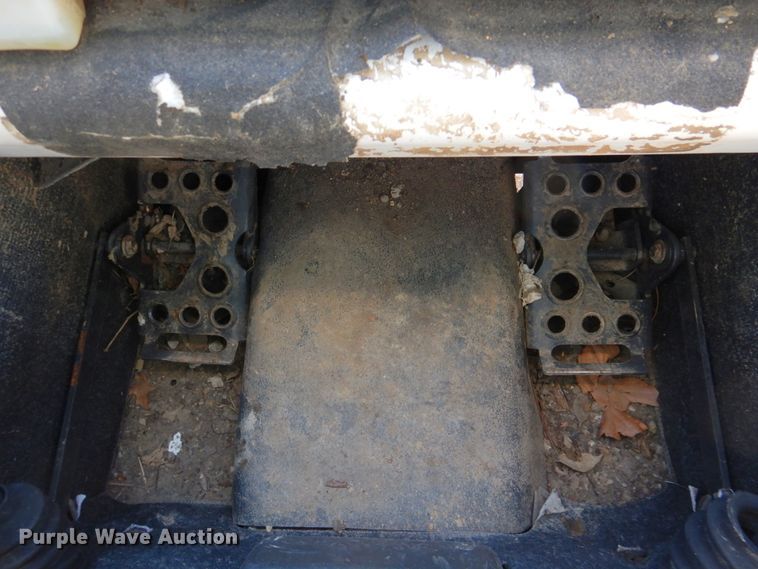 image for item DN1270 2006 Bobcat S250  skid steer loader