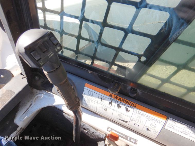 image for item DN1270 2006 Bobcat S250  skid steer loader