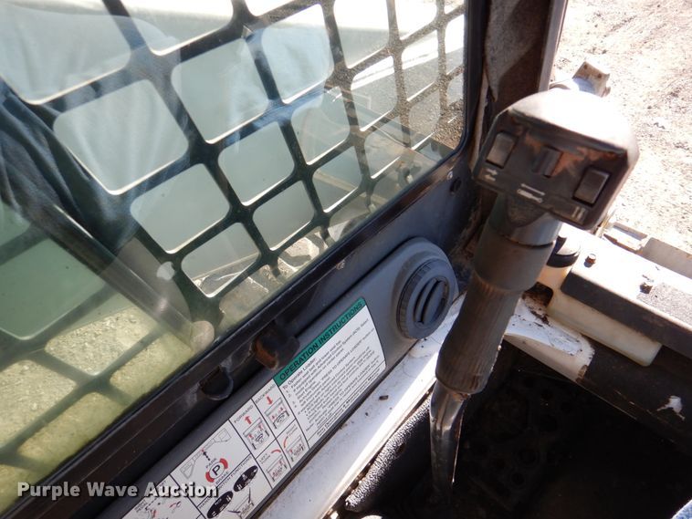 image for item DN1270 2006 Bobcat S250  skid steer loader