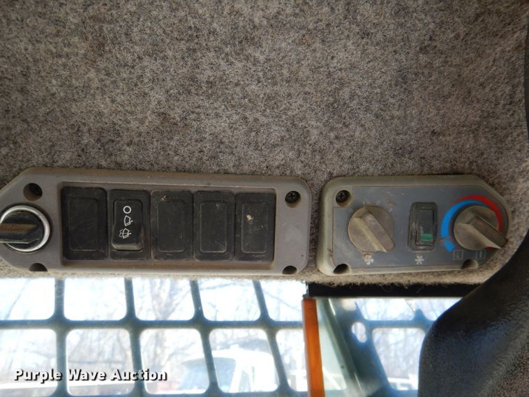 image for item DN1270 2006 Bobcat S250  skid steer loader