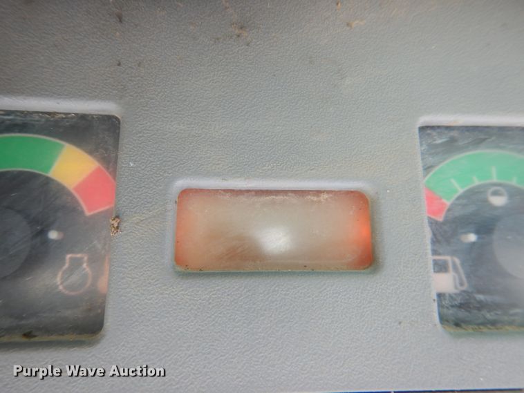 image for item DN1270 2006 Bobcat S250  skid steer loader