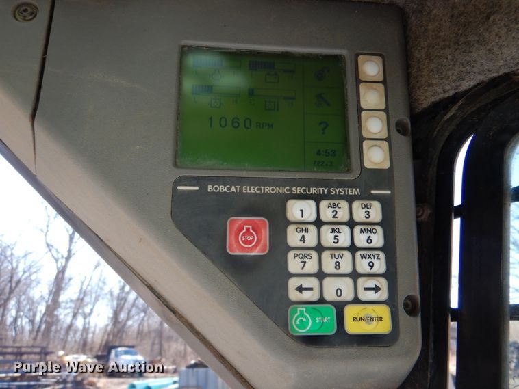 image for item DN1270 2006 Bobcat S250  skid steer loader