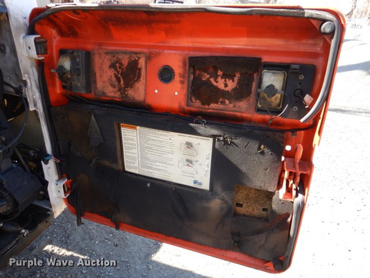 image for item DN1270 2006 Bobcat S250  skid steer loader