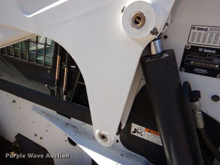 image for item DN1270 2006 Bobcat S250  skid steer loader