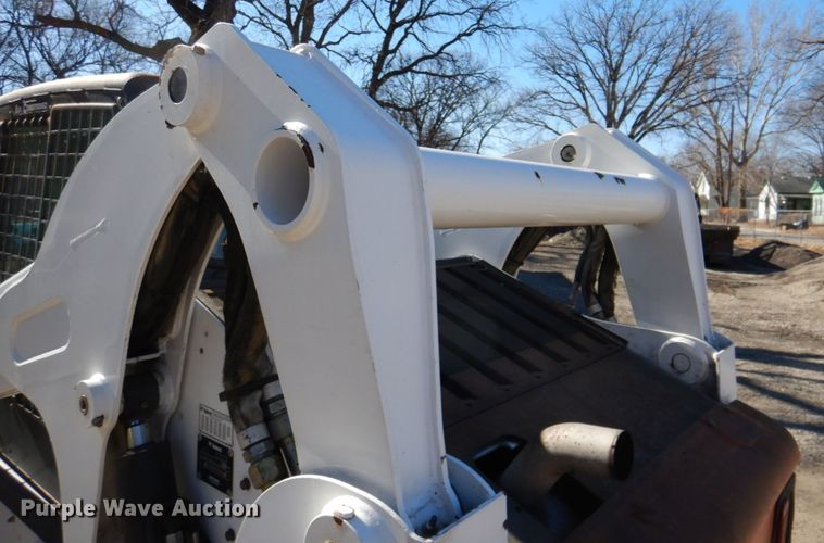 image for item DN1270 2006 Bobcat S250  skid steer loader