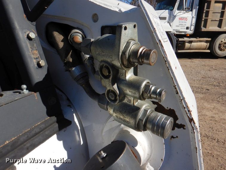 image for item DN1270 2006 Bobcat S250  skid steer loader