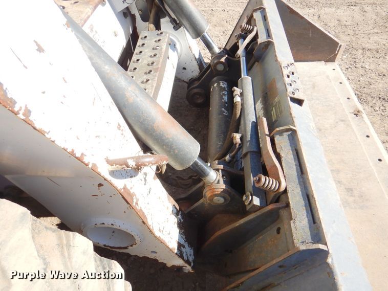 image for item DN1270 2006 Bobcat S250  skid steer loader