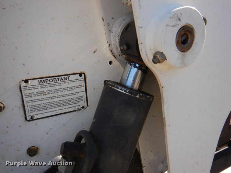 image for item DN1270 2006 Bobcat S250  skid steer loader