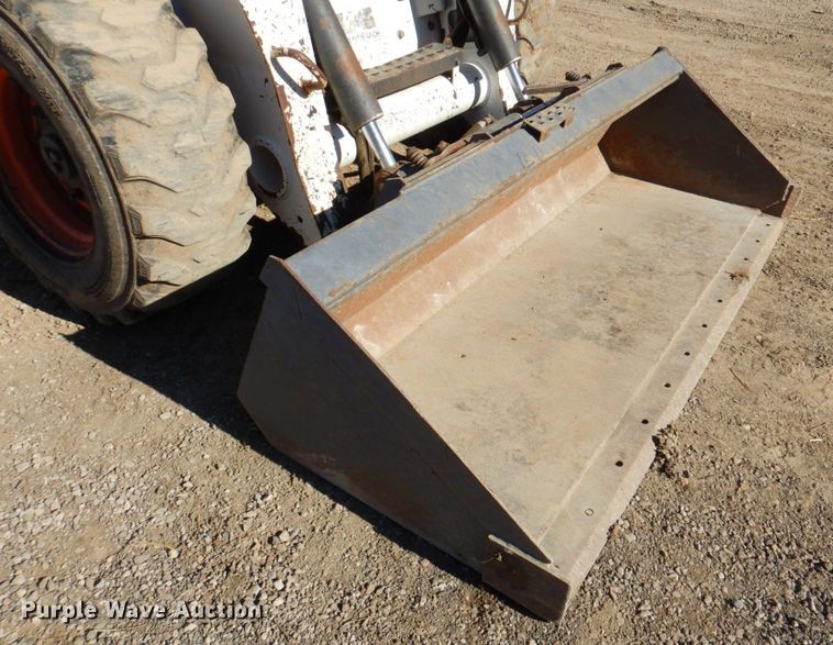 image for item DN1270 2006 Bobcat S250  skid steer loader
