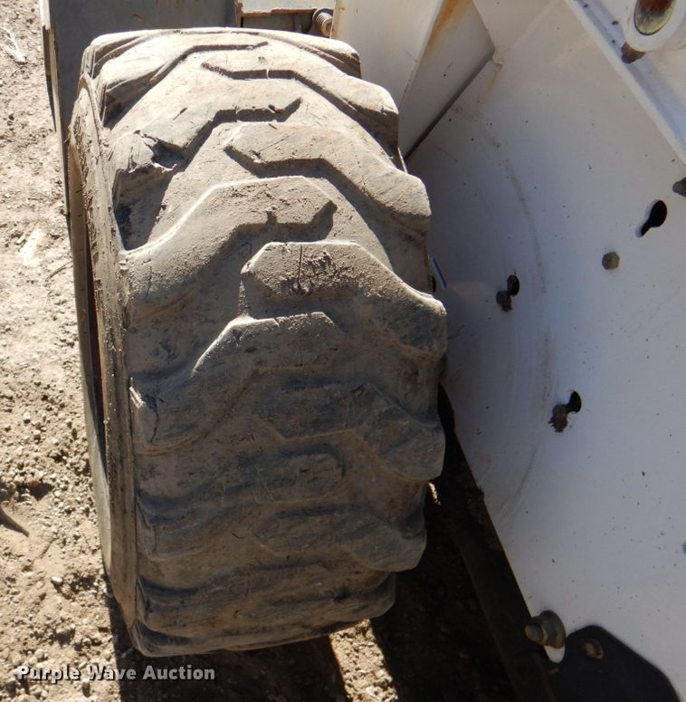 image for item DN1270 2006 Bobcat S250  skid steer loader