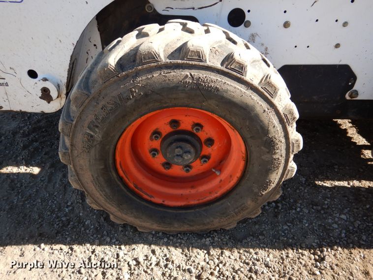 image for item DN1270 2006 Bobcat S250  skid steer loader