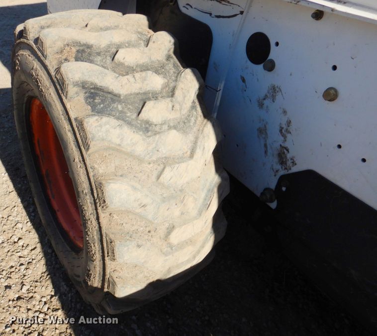 image for item DN1270 2006 Bobcat S250  skid steer loader