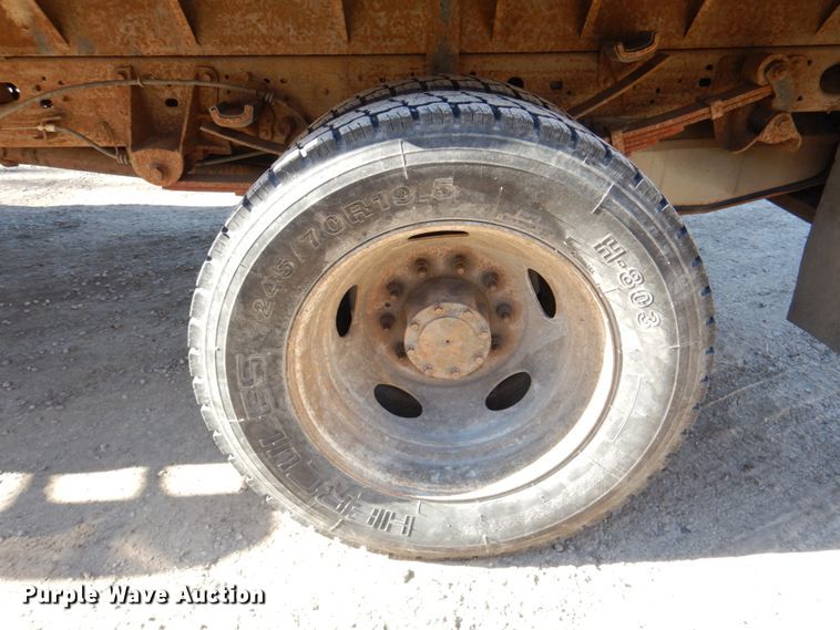 image for item DN1274 2007 Ford F450 Super Duty XL  flatbed truck