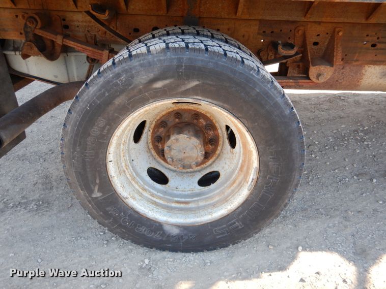 image for item DN1274 2007 Ford F450 Super Duty XL  flatbed truck