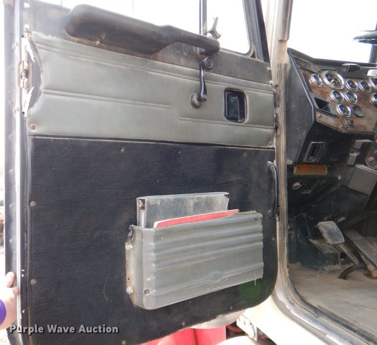 image for item DN1277 1998 Peterbilt 379  semi truck