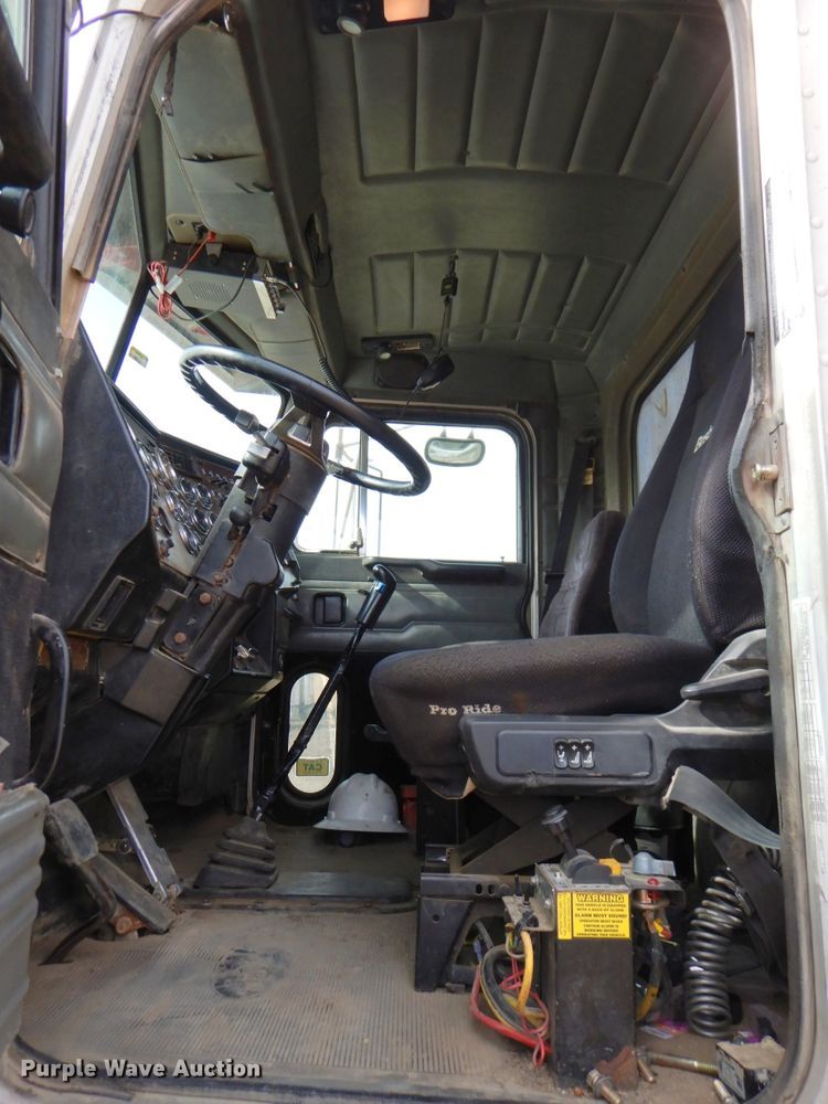 image for item DN1277 1998 Peterbilt 379  semi truck