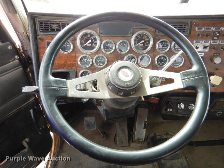 image for item DN1277 1998 Peterbilt 379  semi truck