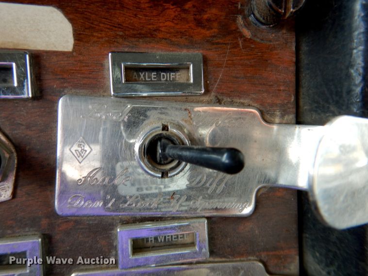 image for item DN1277 1998 Peterbilt 379  semi truck