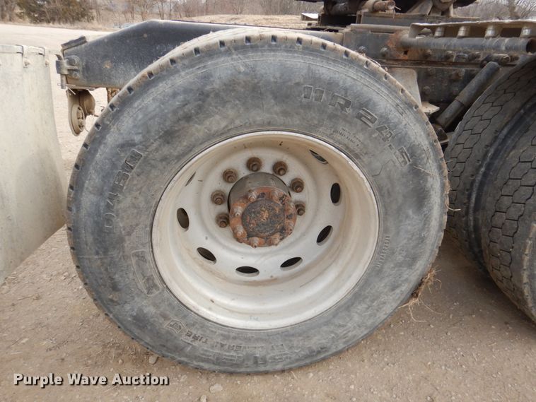 image for item DN1277 1998 Peterbilt 379  semi truck