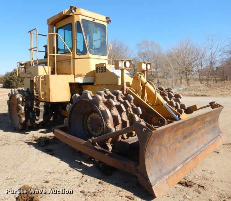 image for item DN1338 1990 Caterpillar 815B  soil compactor