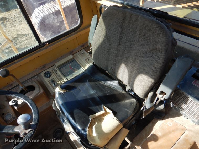 image for item DN1338 1990 Caterpillar 815B  soil compactor