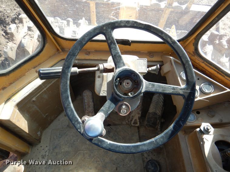 image for item DN1338 1990 Caterpillar 815B  soil compactor