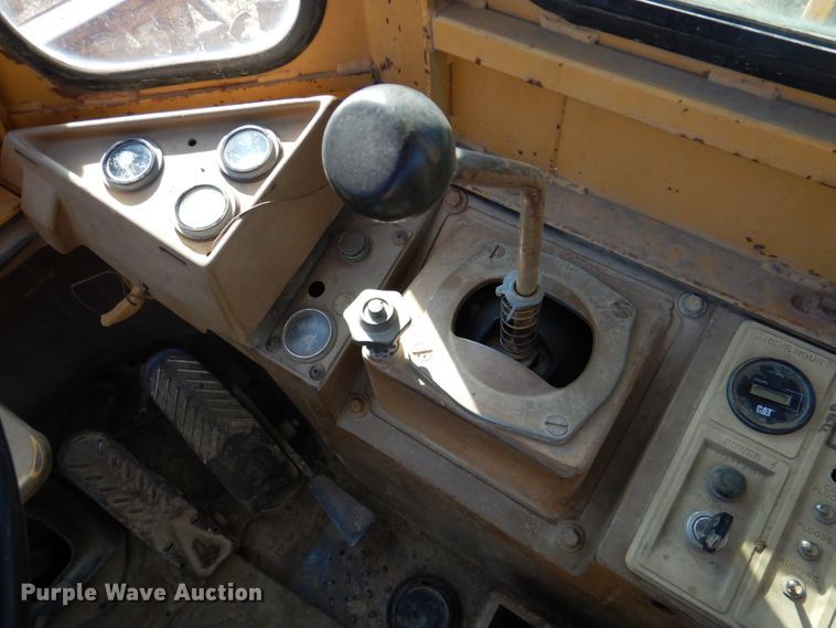 image for item DN1338 1990 Caterpillar 815B  soil compactor