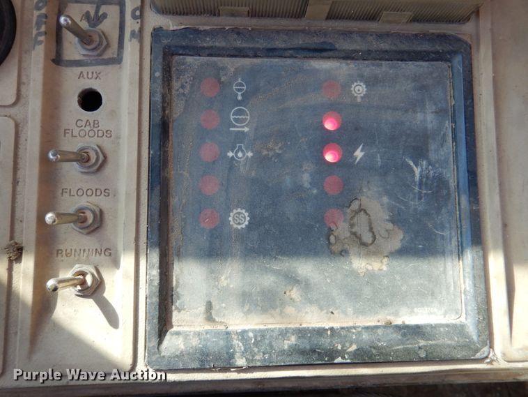 image for item DN1338 1990 Caterpillar 815B  soil compactor