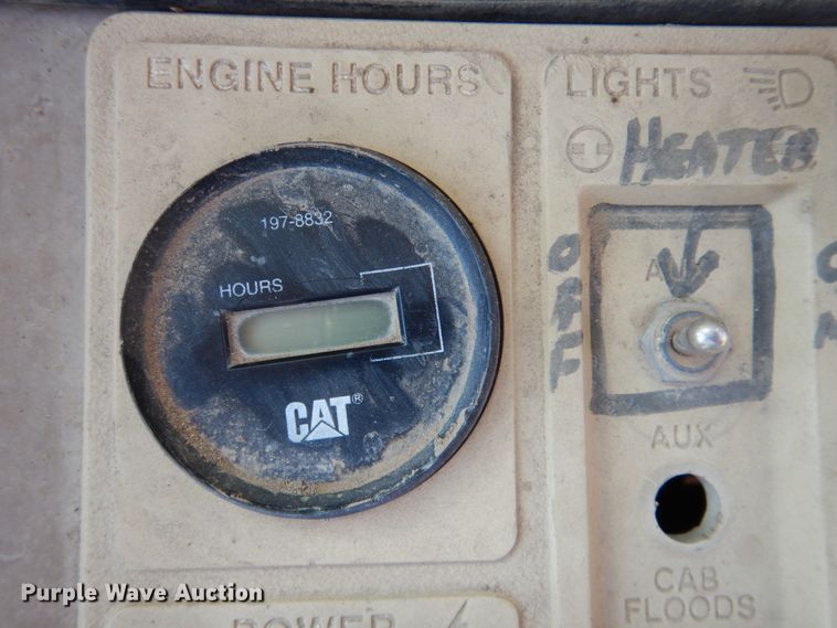 image for item DN1338 1990 Caterpillar 815B  soil compactor