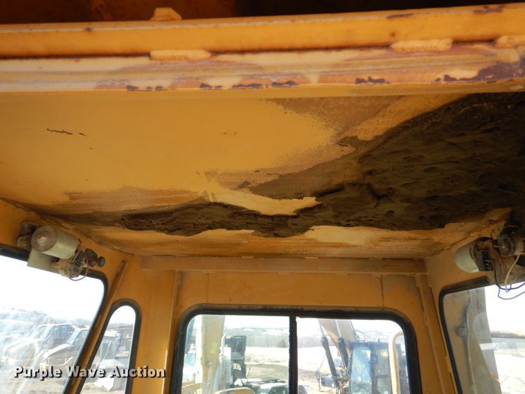 image for item DN1338 1990 Caterpillar 815B  soil compactor