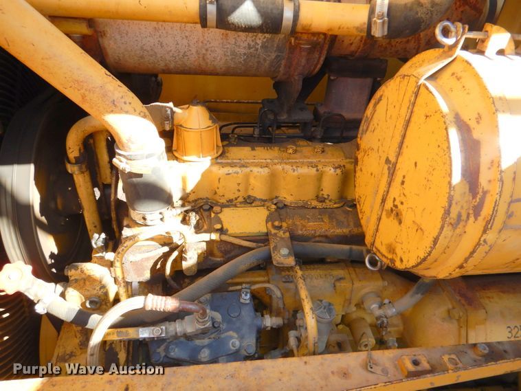 image for item DN1338 1990 Caterpillar 815B  soil compactor