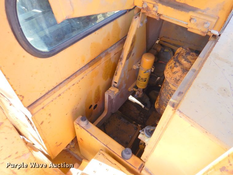 image for item DN1338 1990 Caterpillar 815B  soil compactor