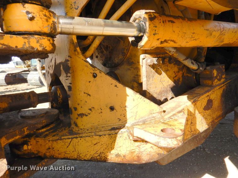image for item DN1338 1990 Caterpillar 815B  soil compactor