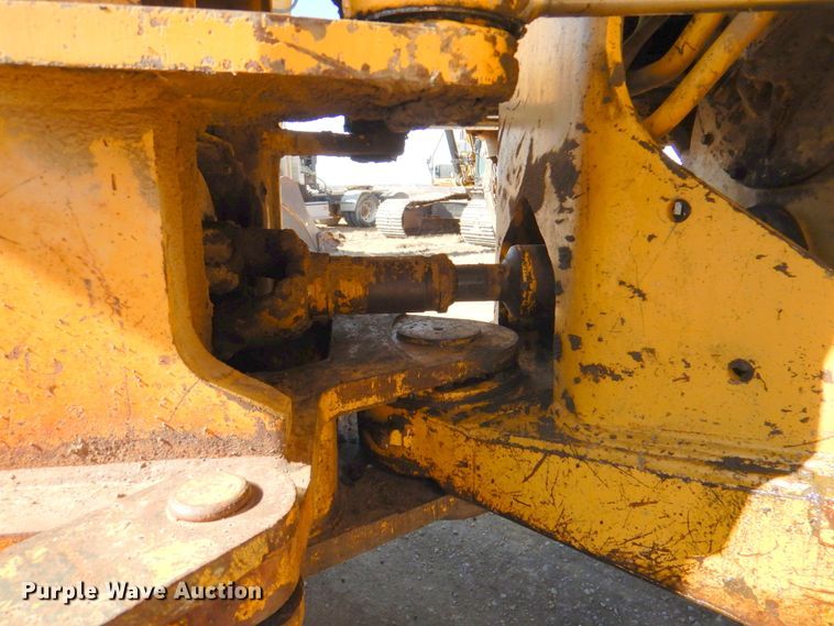 image for item DN1338 1990 Caterpillar 815B  soil compactor