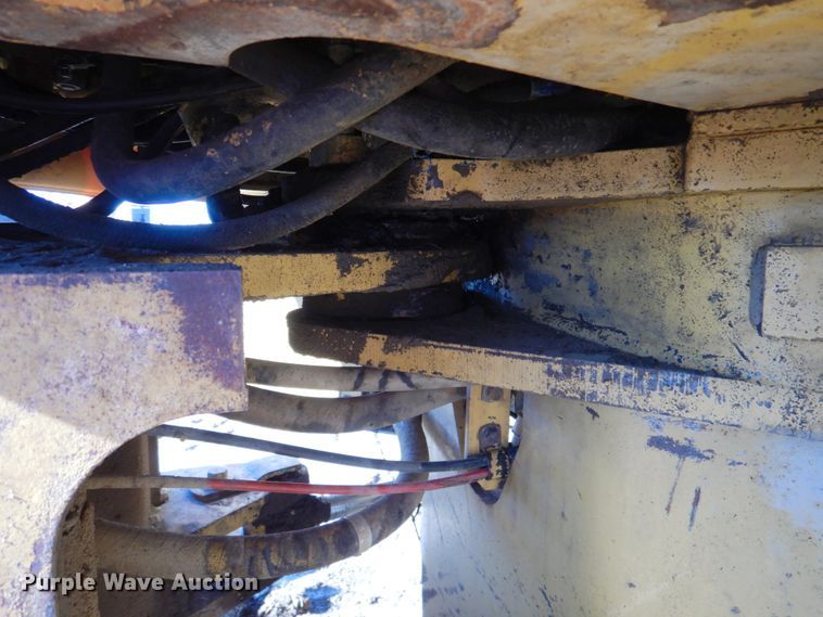 image for item DN1338 1990 Caterpillar 815B  soil compactor