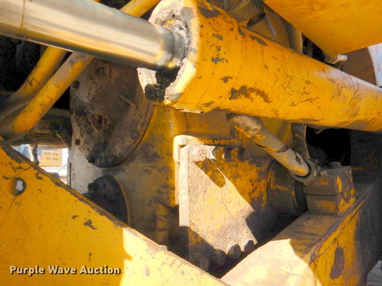 image for item DN1338 1990 Caterpillar 815B  soil compactor